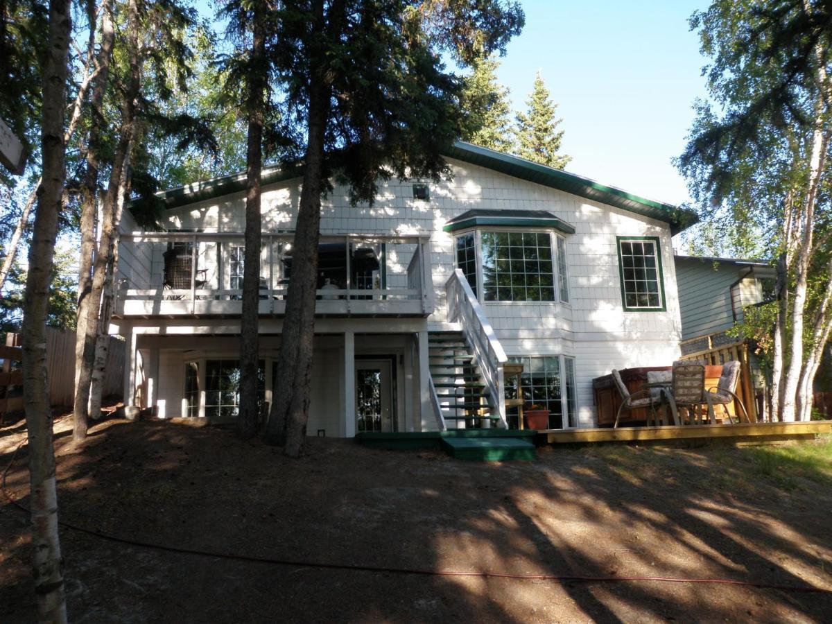 Great Slave Lakeside Bed & Breakfast Йелоунайф Екстериор снимка