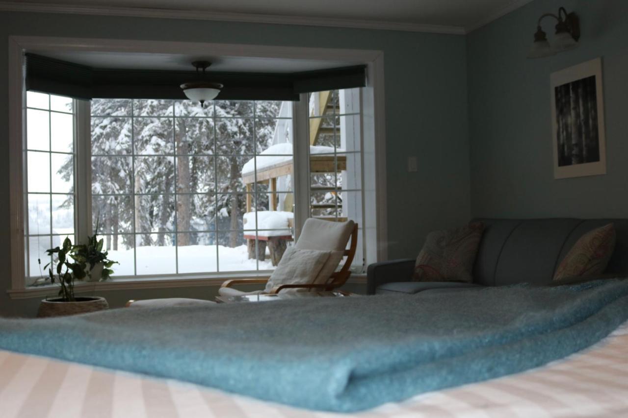 Great Slave Lakeside Bed & Breakfast Йелоунайф Екстериор снимка