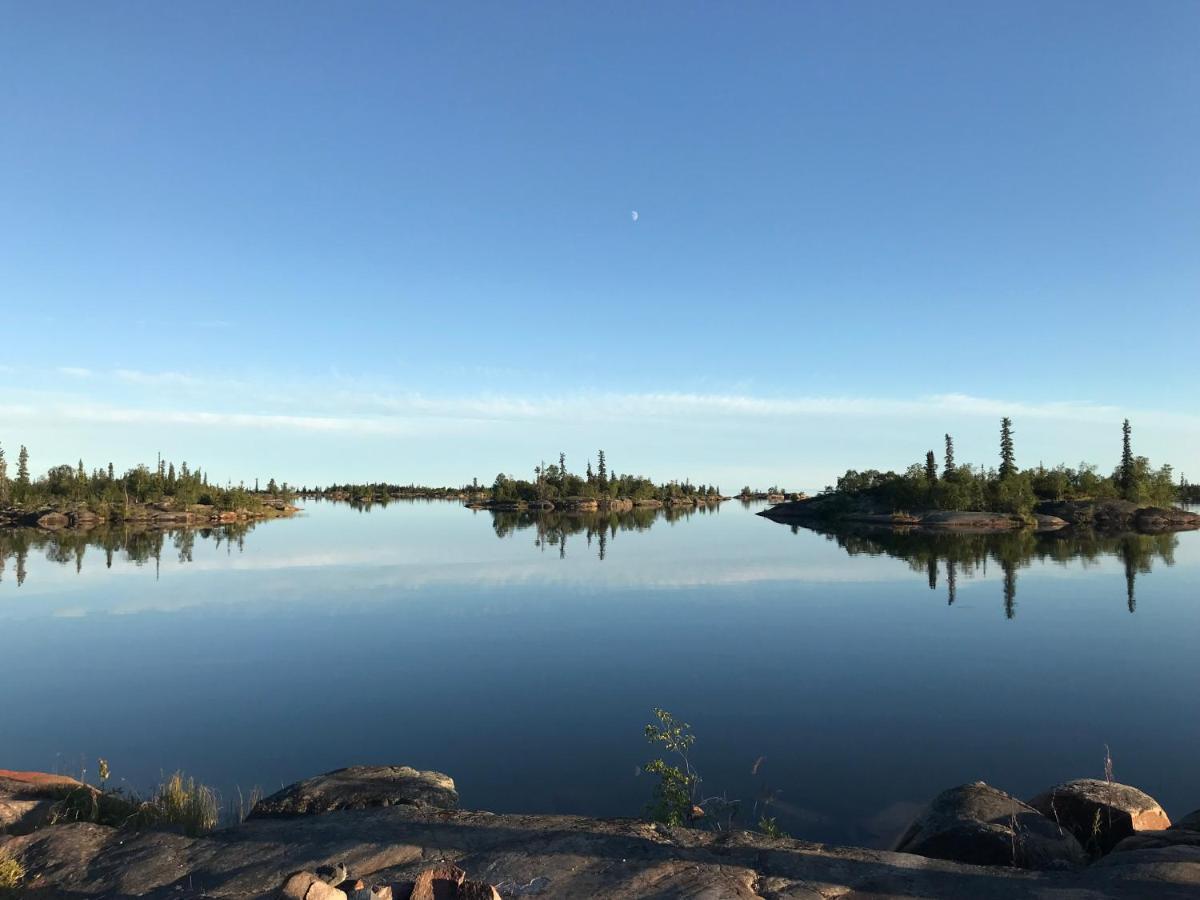 Great Slave Lakeside Bed & Breakfast Йелоунайф Екстериор снимка