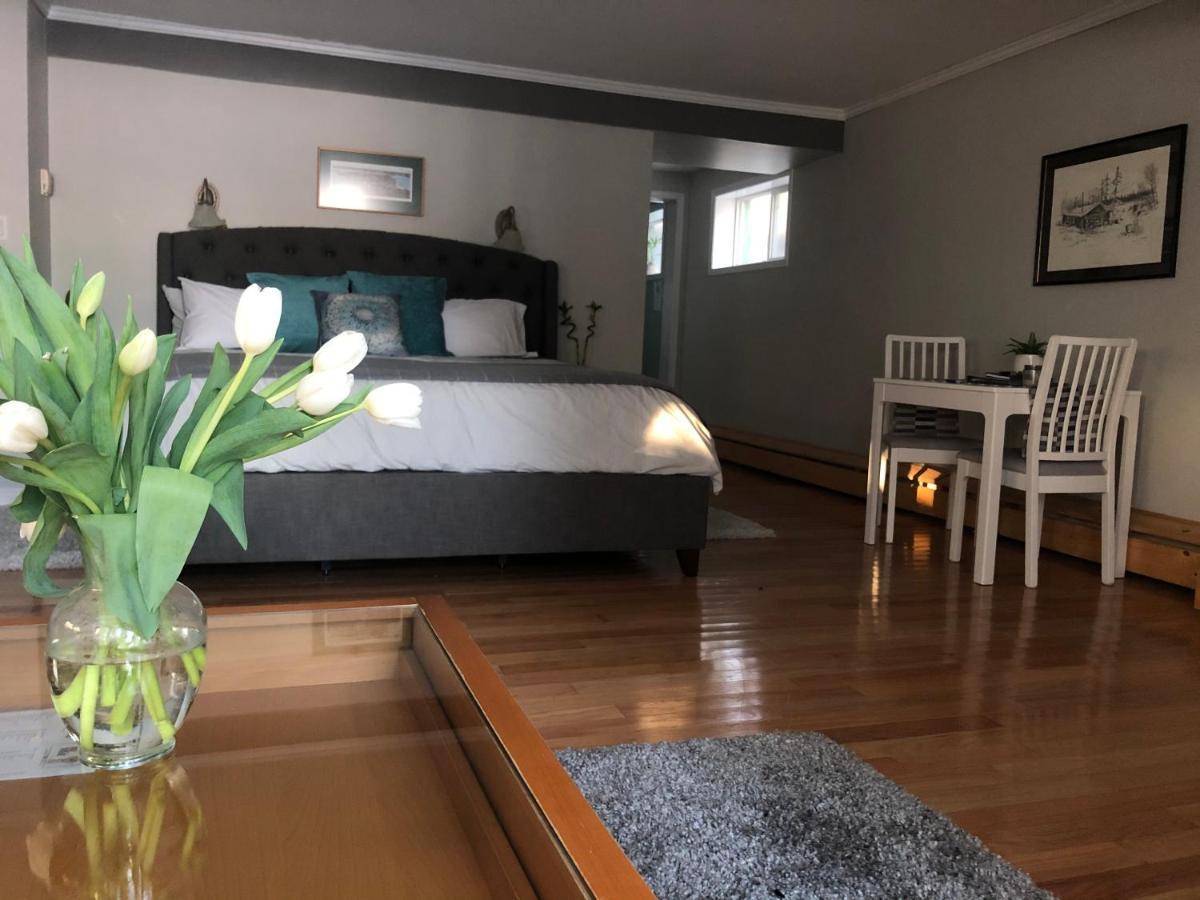 Great Slave Lakeside Bed & Breakfast Йелоунайф Екстериор снимка